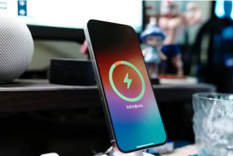 吴堡苹果15换屏服务分享用什么充电器给iPhone15充电更好 